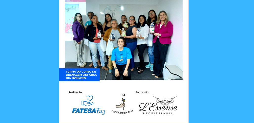 Profª.Drª.Talita Mauad, com a camiseta azul da "OSC Amigos do Fe",  entre o grupo de mulheres do curso de drenagem linfática