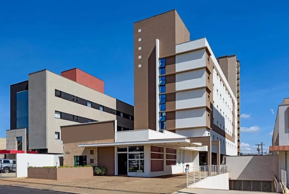 Golden Tower Express Braz Olaia antigo Ibis Styles/Braz Olaia